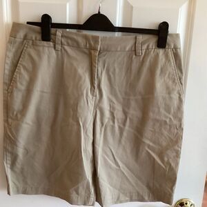 NWOT. Lands’ End Brand Women’s Size 16 Kaki Shorts